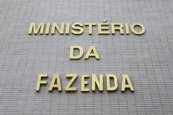 Com regra de reajuste do governo Lula, salário mínimo de 2025 deve ser de R$ 1.517