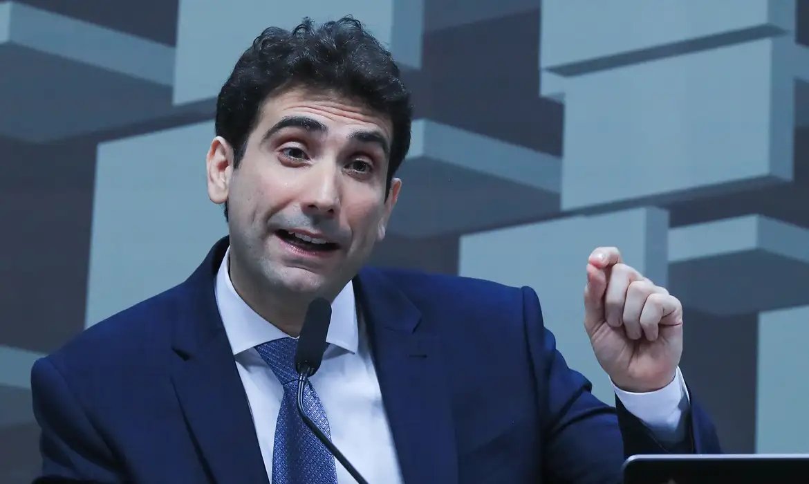 Governo pede para PF investigar suposta fake news que teria impulsionado o dólar