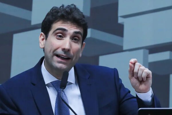 PT culpa Campos Neto pela alta do dólar