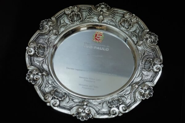 Salva de Prata: Honraria homenageia serviços prestados para a cidade 