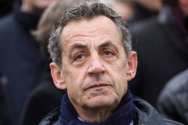 Suprema Corte da França mantém condenação de Sarkozy por corrupção; ex-presidente terá de usar tornozeleira eletrônica