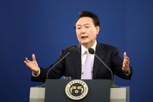 Ministro da Defesa da Coreia do Sul pede desculpas, assume responsabilidade por lei marcial e entrega cargo Ministro da Defesa da Coreia do Sul pede desculpas, assume responsabilidade por lei marcial e entrega cargo