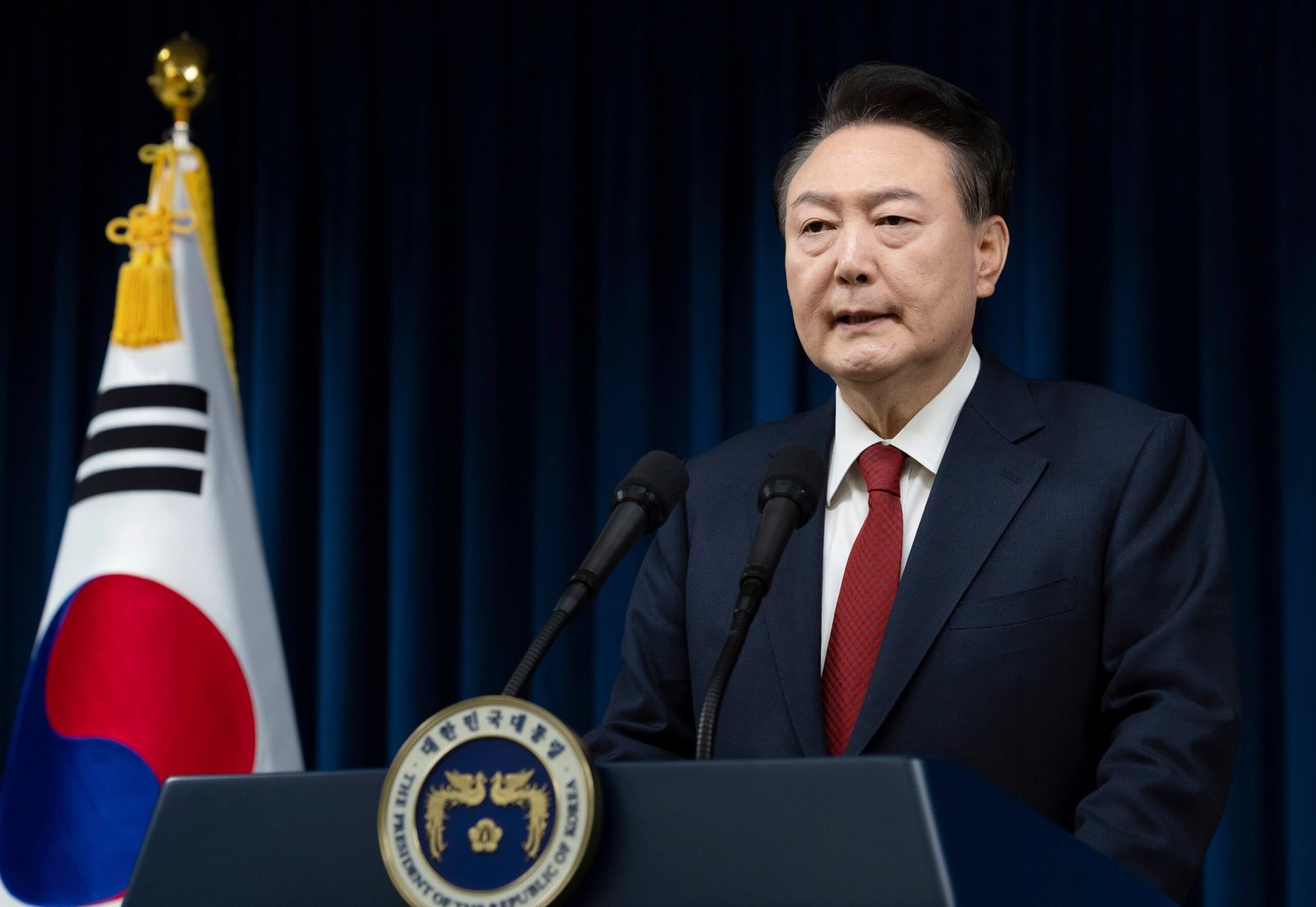 Gabinete do presidente da Coreia do Sul é alvo de operação sobre lei marcial; 2 chefes da polícia são presos