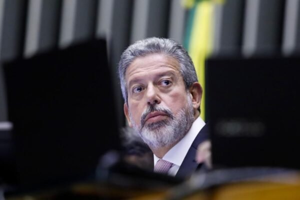 De saída da presidência da Câmara, Arthur Lira fala em voltar ao ‘chão da fábrica’