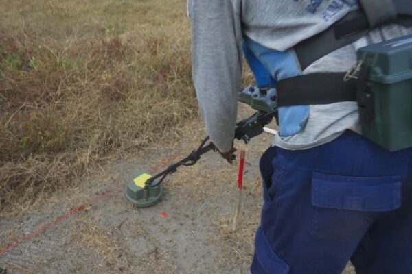 Como país que enfrentou guerra civil até 2009 ainda luta para se livrar de campos minados