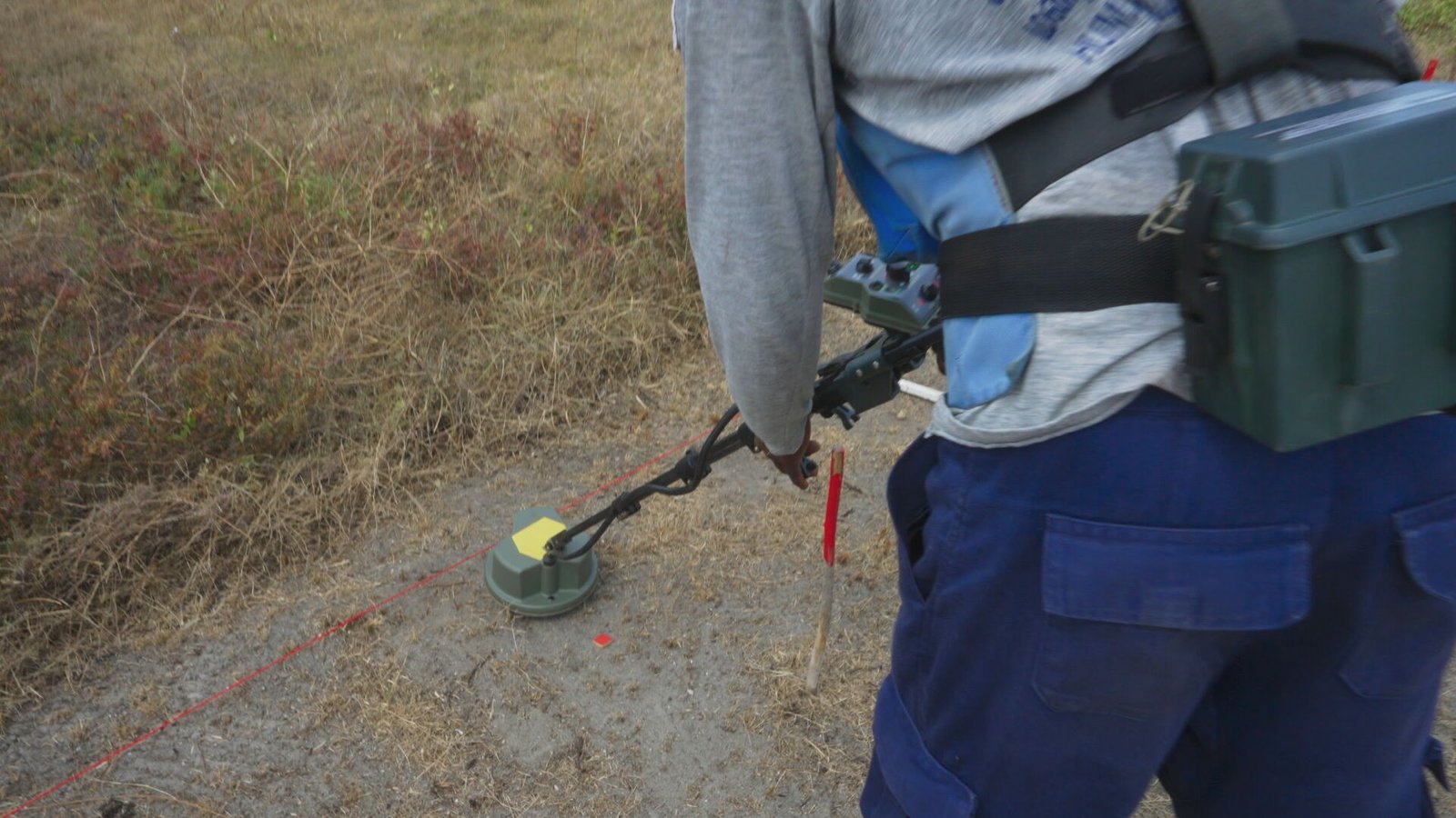 Como país que enfrentou guerra civil até 2009 ainda luta para se livrar de campos minados