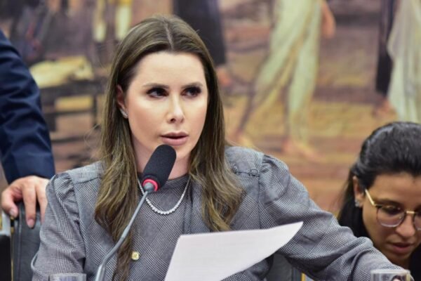 Deputados retiram proposta sobre corte de gastos da CCJ