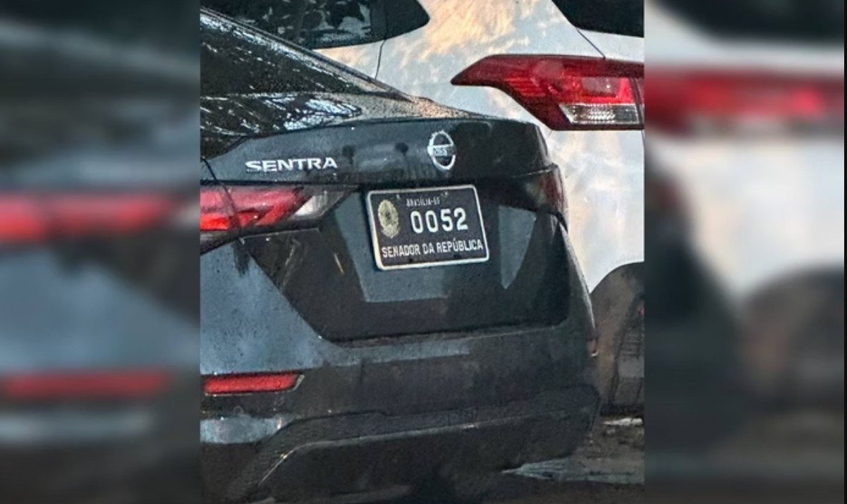 Carro oficial usado por senador do PT é flagrado em academia