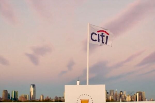 Dólar deve se manter cima de R$ 6 em 2025, projetam instituições estrangeiras