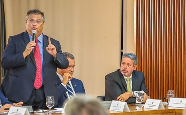 Flávio Dino, do STF, bloqueia emendas de comissão do Senado