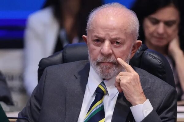 Governo Lula protocola projeto que limita crescimento real do salário mínimo Governo Lula protocola projeto que limita crescimento real do salário mínimo