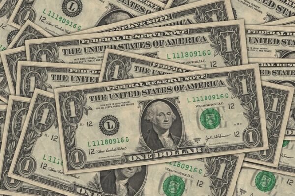 Dólar chega a R$ 6,09, e Banco Central intervém em leilão de moeda norte-americana