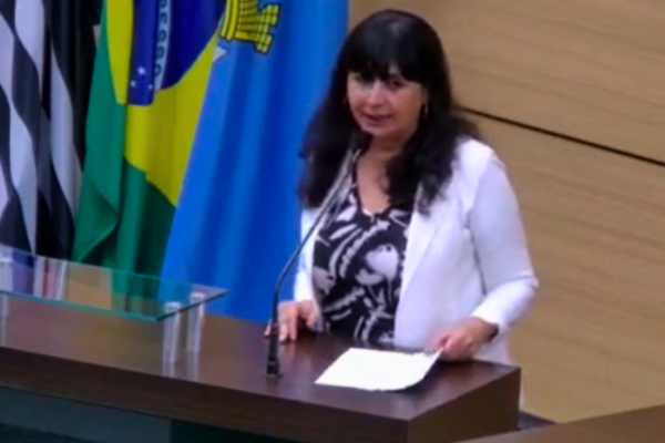 Vereadora chama homicida e vítima de feminicídio de doentes em sessão: ‘Quem é pior?’