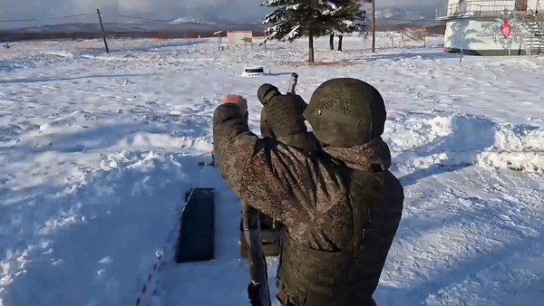 Rússia exibe exercício militar com bombardeiros perto da costa dos EUA após general dizer: ‘Controle de armas ficou no passado’