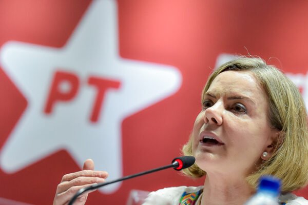 PT convoca manifestações para ‘exigir’ prisão de Bolsonaro por suposto golpe