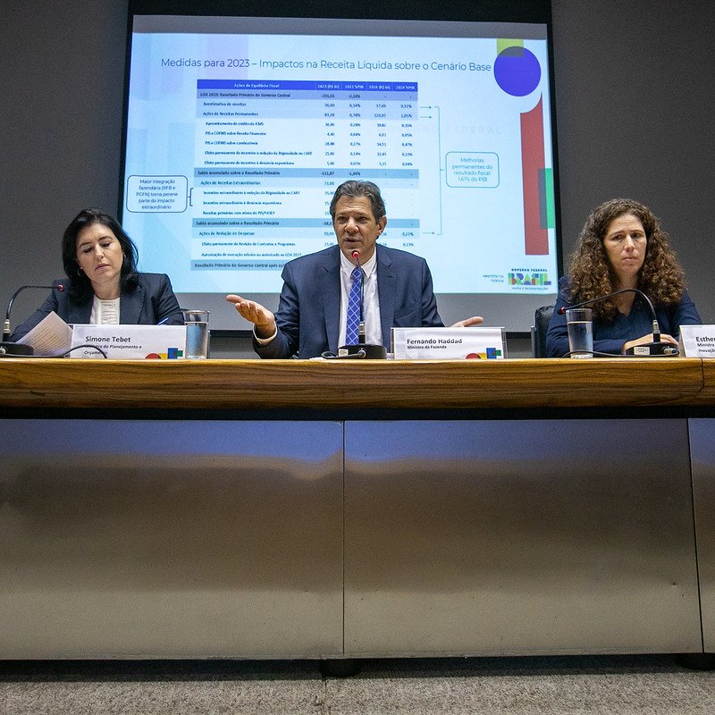 Governo falhou na apresentação das medidas de corte, diz ministra de Lula