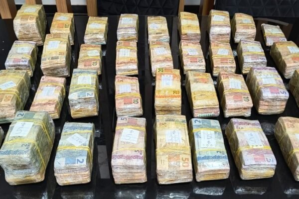 Prisões, suspeito morto, carros de luxo e R$ 850 mil apreendidos: o balanço da megaoperação contra roubos a carros-fortes em SP