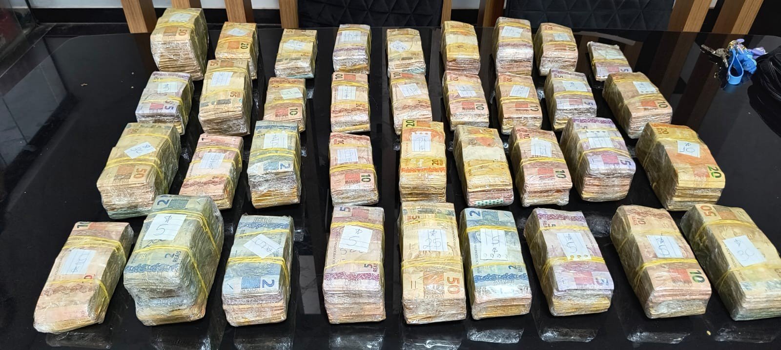 Prisões, suspeito morto, carros de luxo e R$ 850 mil apreendidos: o balanço da megaoperação contra roubos a carros-fortes em SP