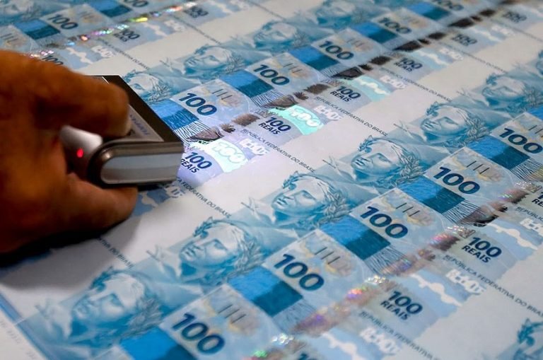 Lei adia prazo para bancos compensarem perdas com inadimplência
