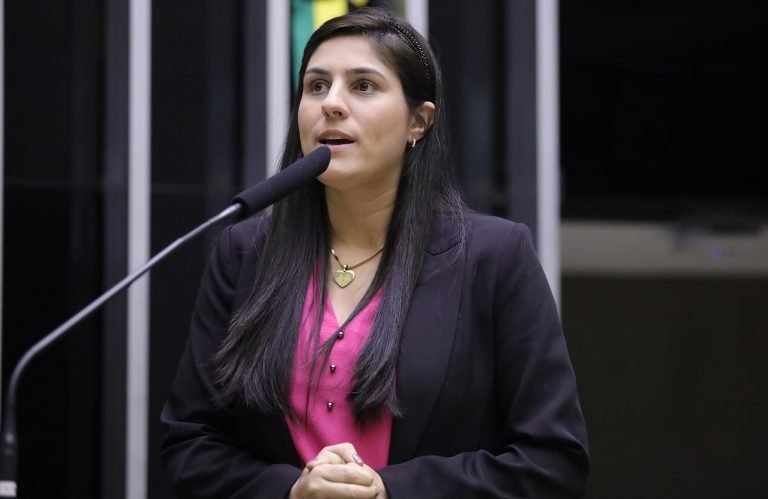 Comissão de Constituição e Justiça aprova prioridade para realização de exames visuais e auditivos em alunos