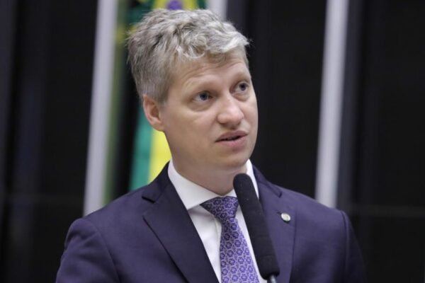 Ricardo Gomes, sobre indiciamento de Van Hattem: ‘Perdemos a liberdade do Parlamento’
