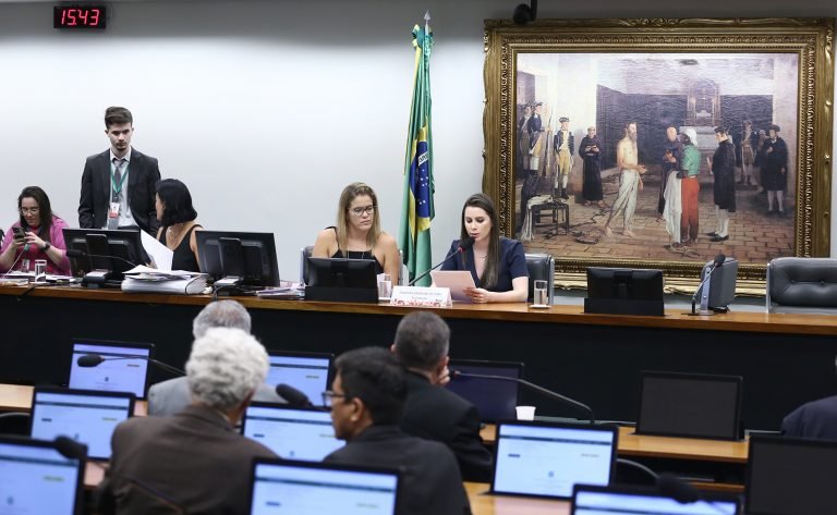 Comissão aprova projeto que pune quem deixar de denunciar violência contra pessoa com deficiência