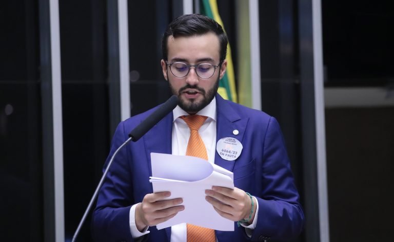 Câmara aprova pensão vitalícia e indenização às pessoas com deficiência permanente associada ao Zika vírus