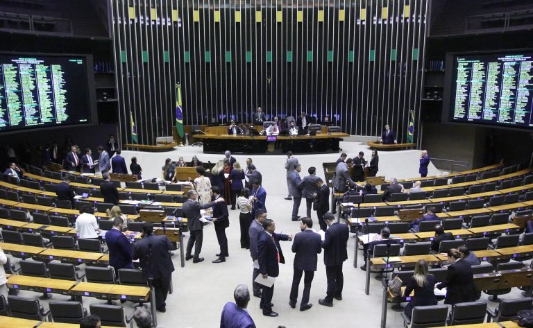 Câmara aprova transferência de recursos de antigos fundos para obras na Amazônia e no Nordeste