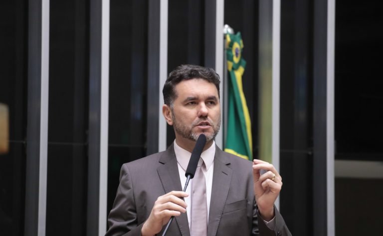 Câmara aprova em segundo turno a PEC do corte de gastos do governo; acompanhe