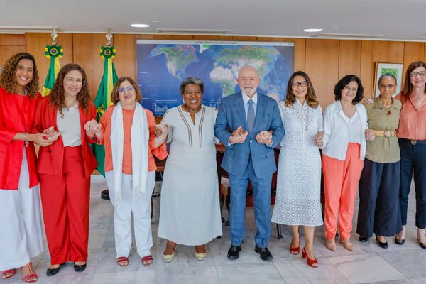 Glesi Hoffmann diz que vídeo da Marinha com sósia de Haddad é ‘grave erro’