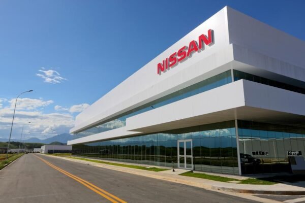 Ações da Nissan disparam 24% depois de rumores de fusão com a Honda