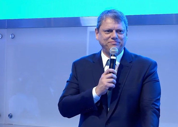 Tarcísio usa IA para ‘passear’ com Elon Musk no centro de São Paulo