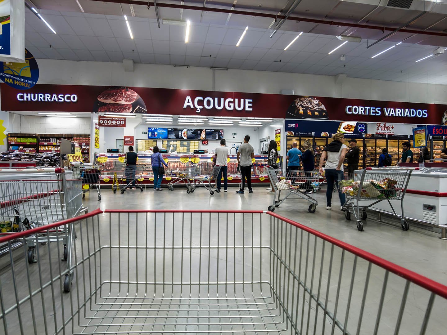 Carnes aumentam 8% em novembro; aves e ovos, 1,36%