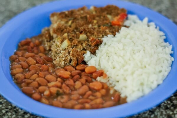 Governo de SP prorroga inscrições para almoço em escolas durante as férias