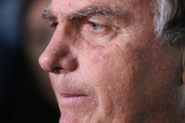 ‘Barroso virou governador agora?’, ironiza Bolsonaro