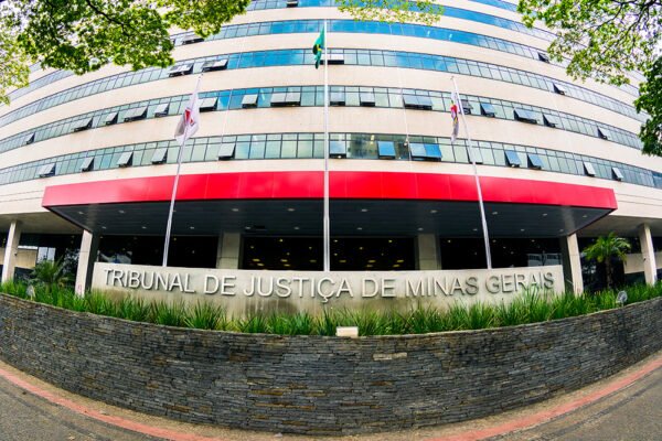 Supersalários: Judiciário paga R$ 1,4 bi em retroativos para 5 tribunais Supersalários: Judiciário paga R$ 1,4 bi em retroativos para 5 tribunais