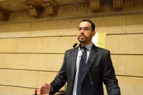 Vereadores do Rio revogam lei que vetava estátuas de ‘escravocratas’