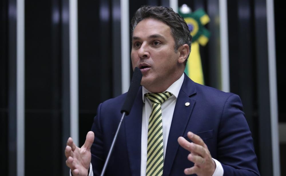 CCJ da Câmara aprova uso de força própria para expulsar invasores de terra