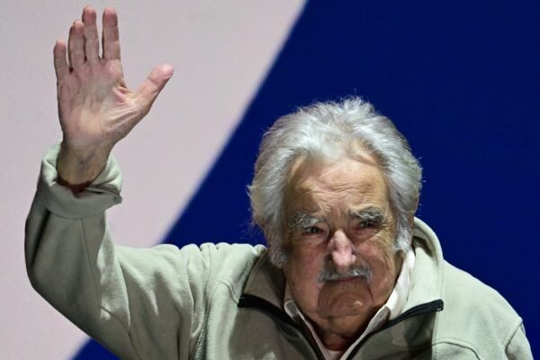 Mujica, ex-presidente do Uruguai, anuncia avanço de câncer: ‘Estou morrendo’ Mujica, ex-presidente do Uruguai, anuncia avanço de câncer: ‘Estou morrendo’