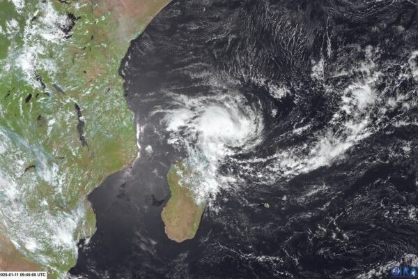 Tempestade tropical deixa mortos em Madagascar e inunda Mayotte, arquipélago francês na costa da África