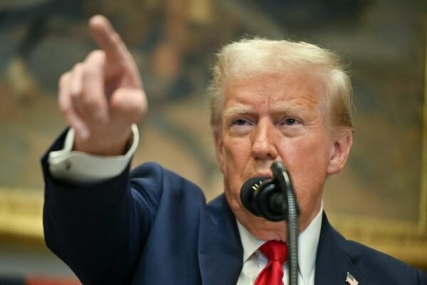 Vingança e acerto de contas delineiam a primeira semana de Trump de volta à Casa Branca