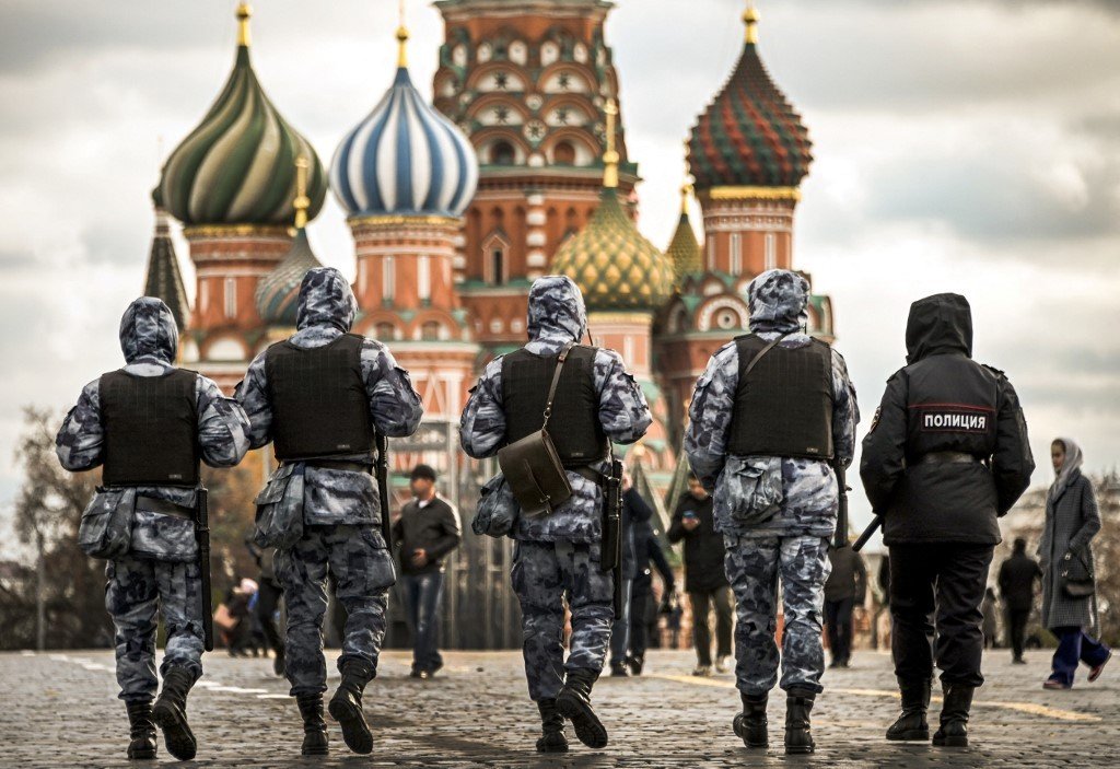 Ucrânia lança drones contra Moscou e força fechamento de aeroportos, diz Rússia