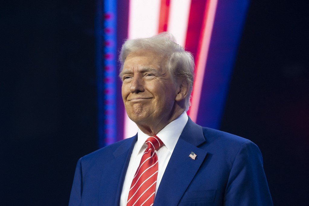 Trump e J.D Vance participam de último evento da posse; SIGA