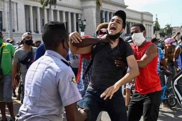 Por que Biden retirou Cuba da lista americana de países que patrocinam o terrorismo