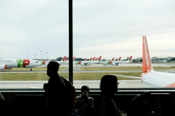 Deputado português de extrema direita é acusado de roubar malas em aeroportos