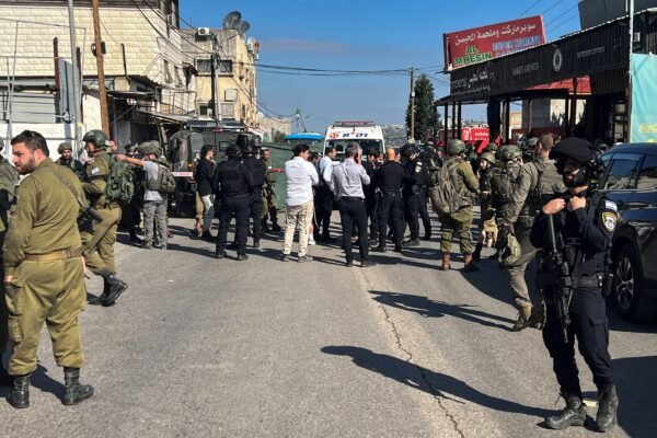 Ataque a tiros contra ônibus mata 3 israelenses na Cisjordânia; ‘Ninguém será poupado’, diz Netanyahu