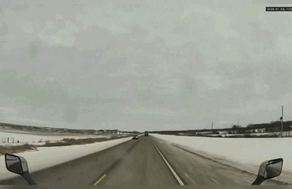 Pedaço de neve destrói para-brisa de caminhão nos Estados Unidos; VÍDEO