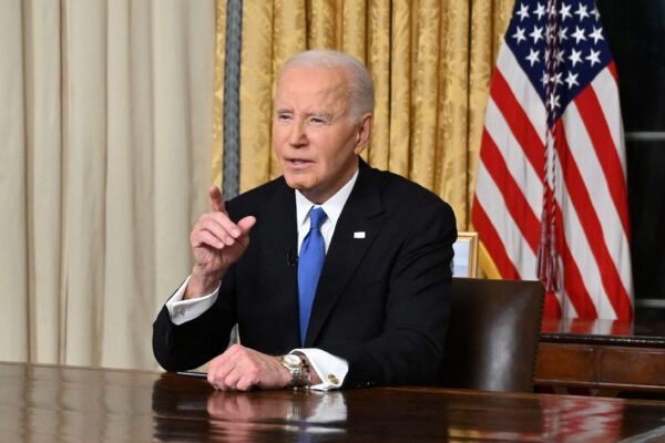 Em último dia na Casa Branca, Biden concede perdão preventivo a alvos de Trump