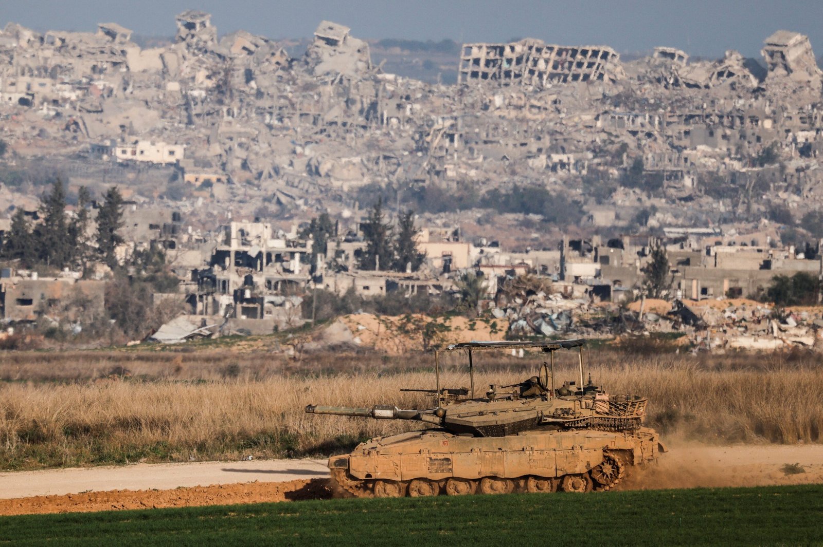 Cessar-fogo entre Israel e Hamas atrasa após lista de reféns não ser divulgada pelos terroristas