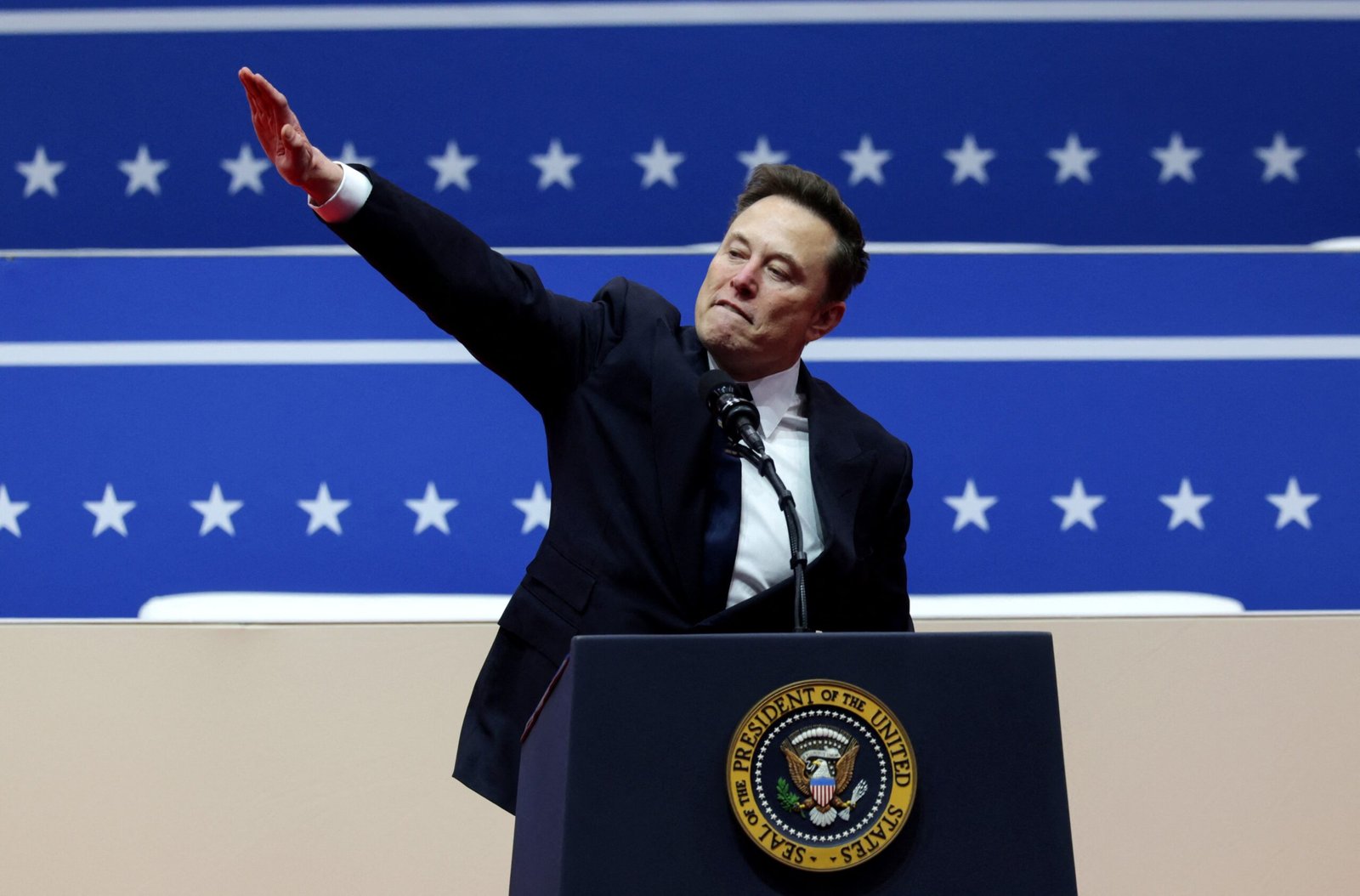 Alemanha investiga projeção de suposta saudação nazista de Musk em fábrica da Tesla